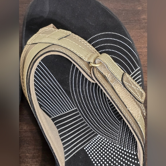 Clark's Breeze Sea Flip-Flop Gold Limited Edition Women's Size 11M - Picture 7 of 9